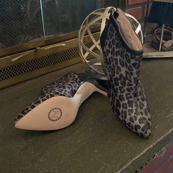 Boots - Picture 3 of 9